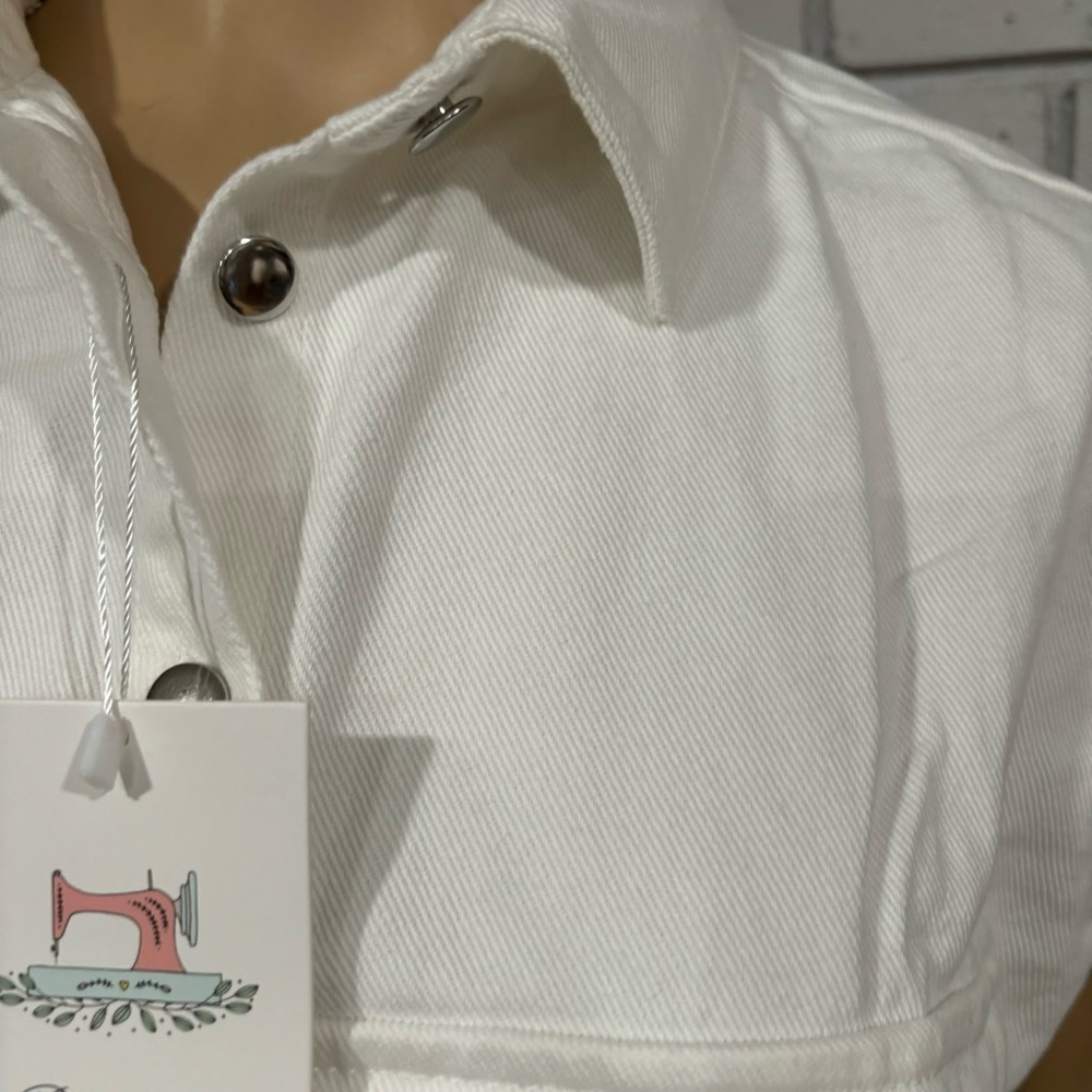 White Cropped Button-Up Top - Picture 2 of 7